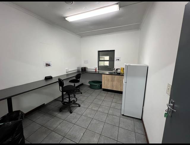 3,399M² WAREHOUSE FOR SALE IN BEACONVALE